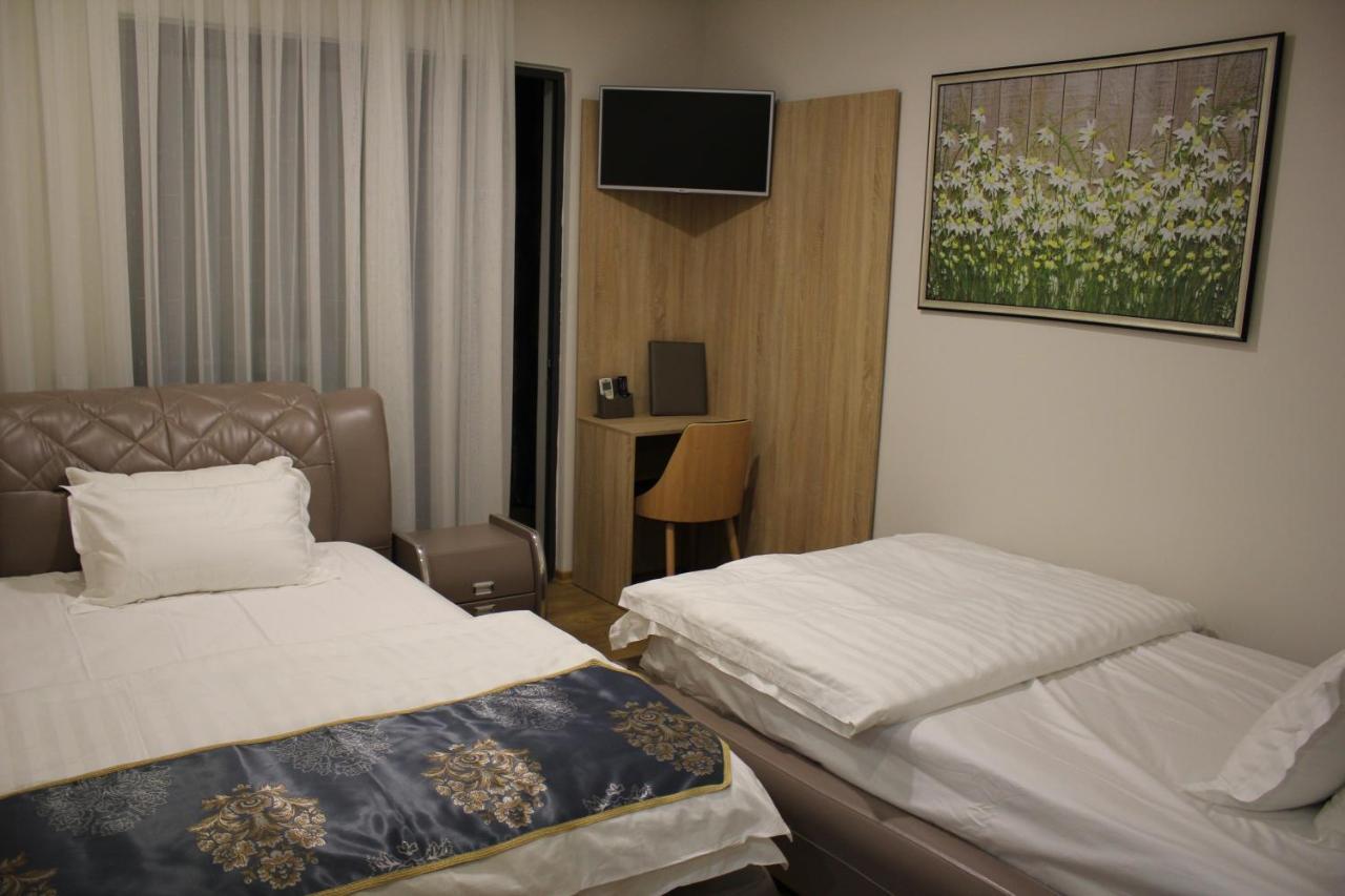 Park Hotel Tirana Yzberishti Kültér fotó
